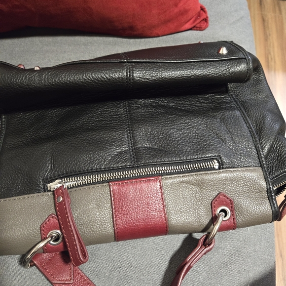 Matching Danier leather bag and purse - Picture 2 of 6